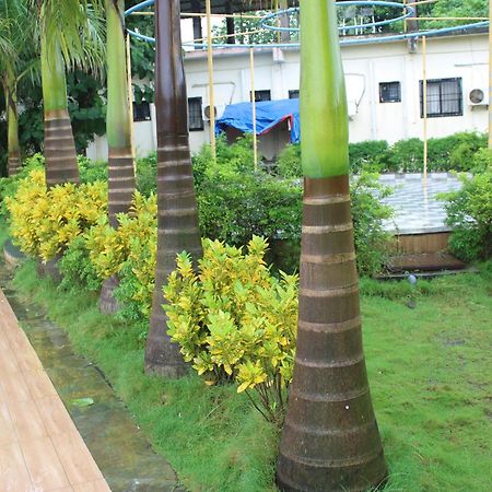 Hotel Metro Palace Resort Karjat Exterior foto