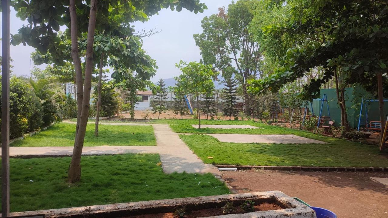Hotel Metro Palace Resort Karjat Exterior foto