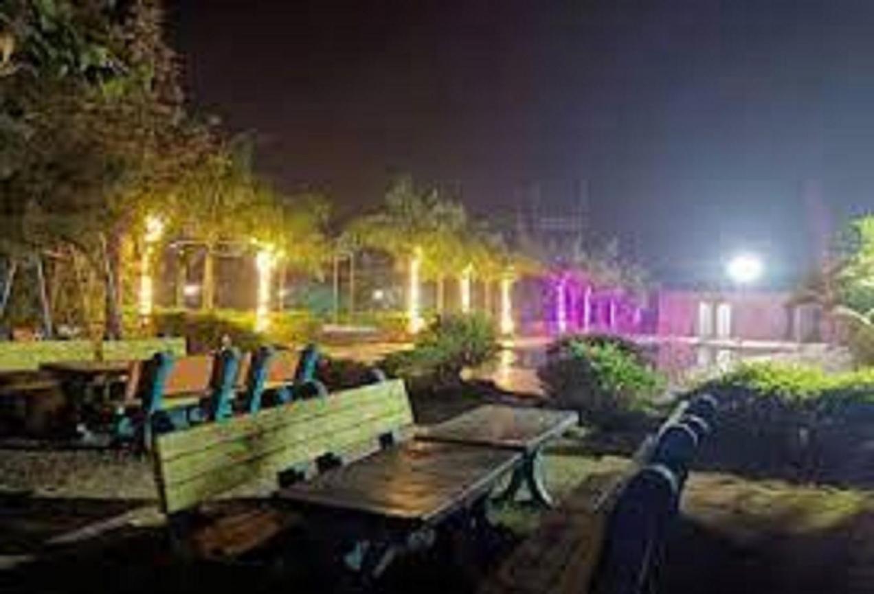 Hotel Metro Palace Resort Karjat Exterior foto
