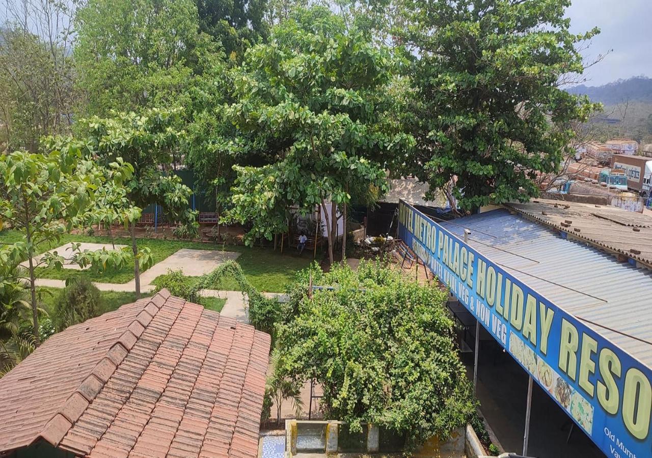 Hotel Metro Palace Resort Karjat Exterior foto