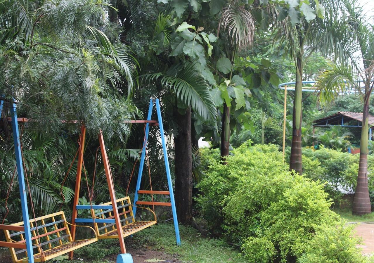 Hotel Metro Palace Resort Karjat Exterior foto