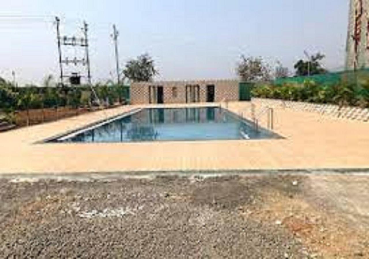 Hotel Metro Palace Resort Karjat Exterior foto