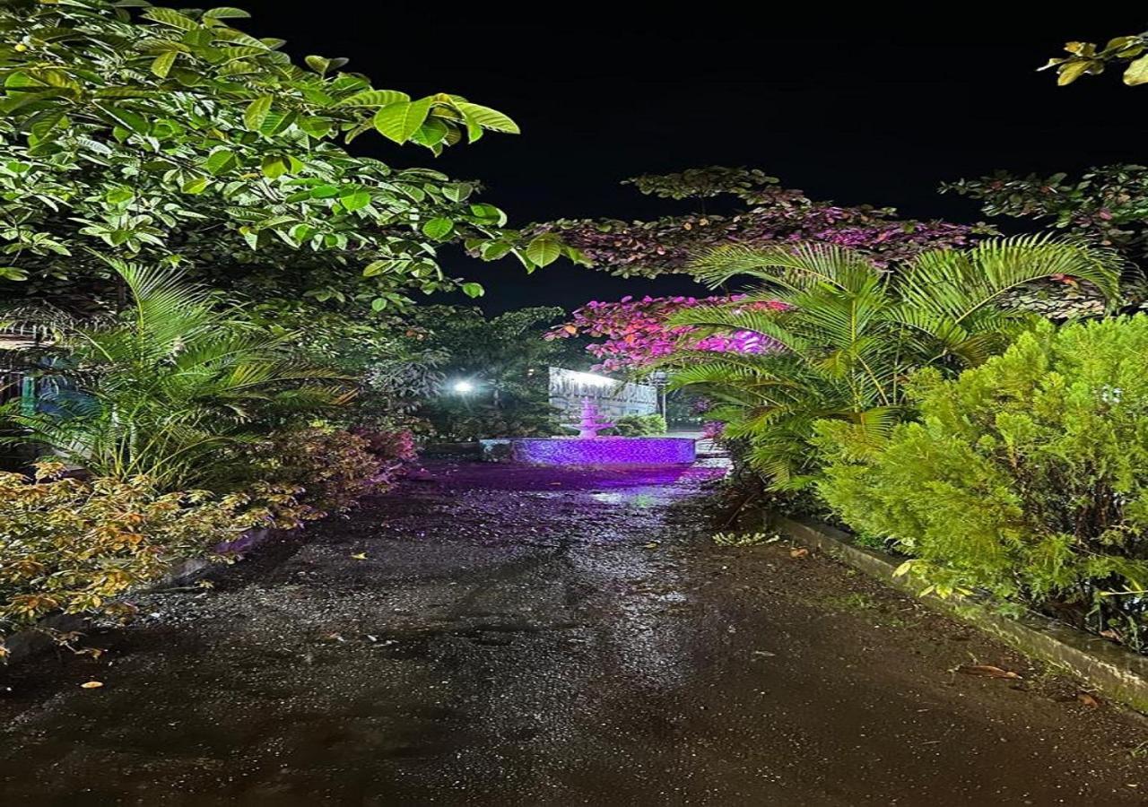 Hotel Metro Palace Resort Karjat Exterior foto