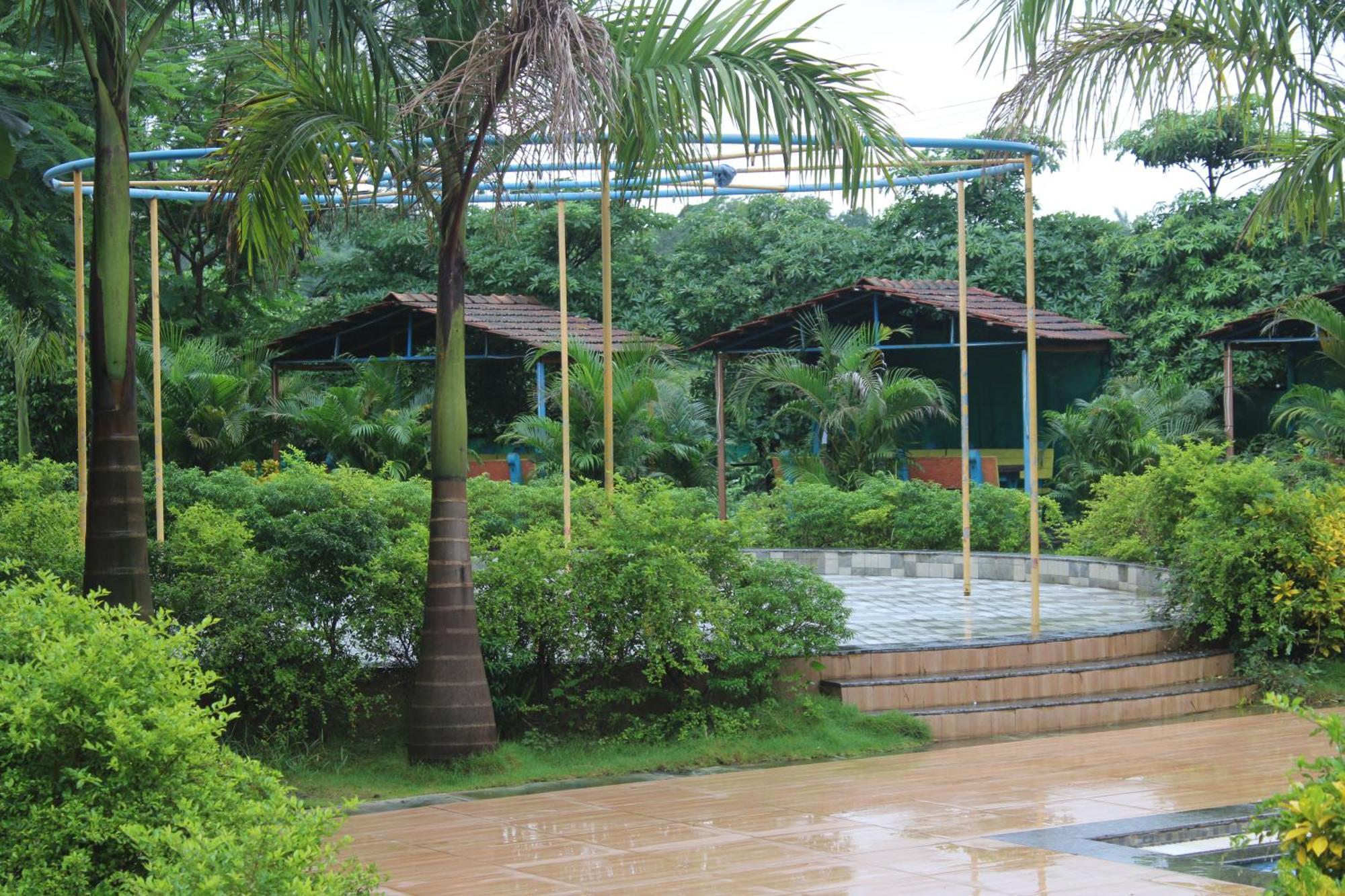 Hotel Metro Palace Resort Karjat Exterior foto