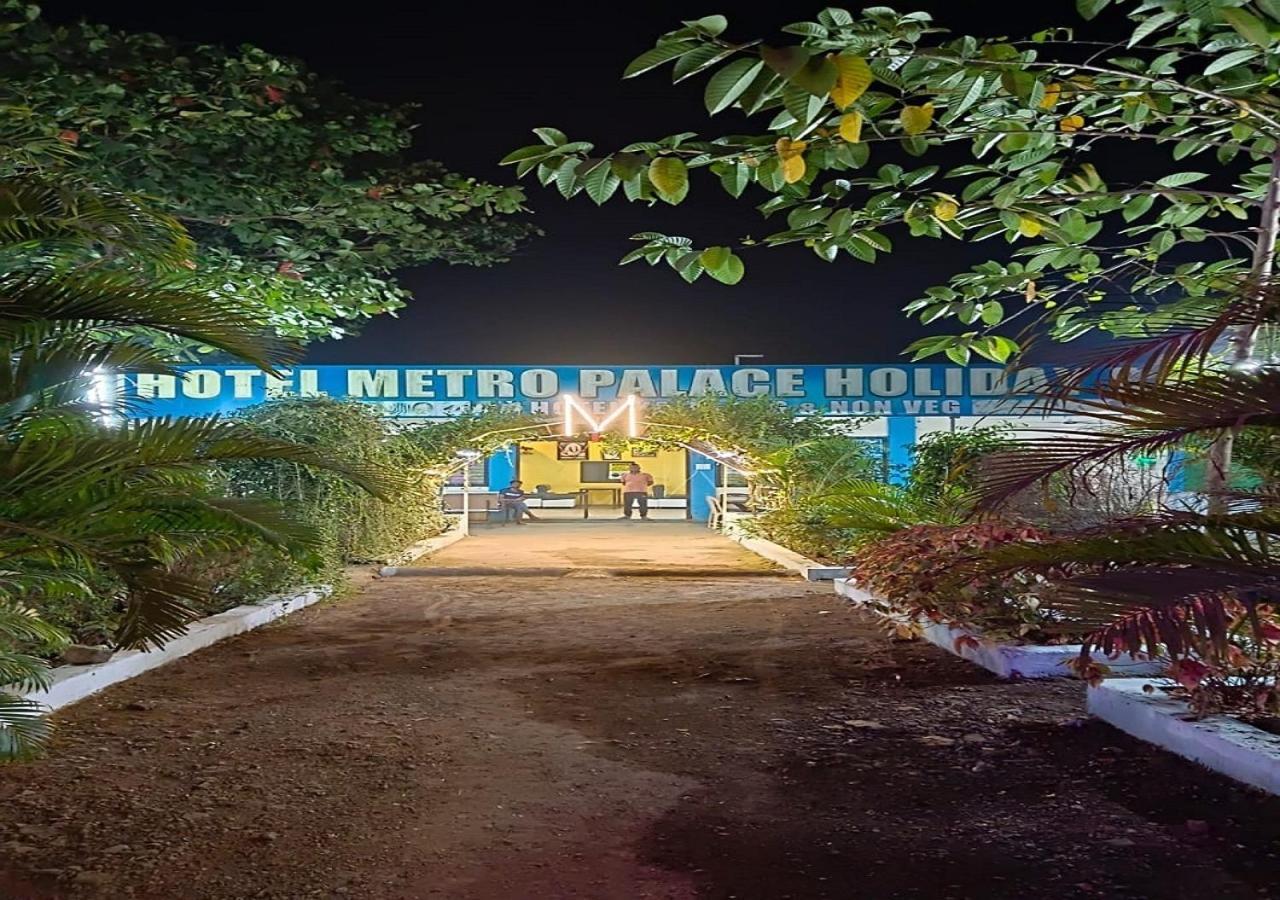 Hotel Metro Palace Resort Karjat Exterior foto