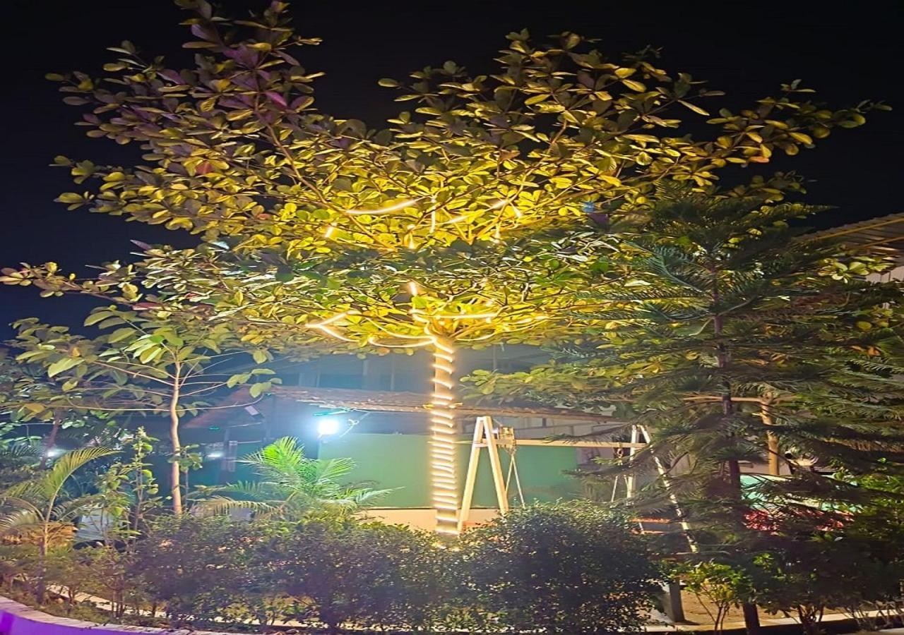 Hotel Metro Palace Resort Karjat Exterior foto